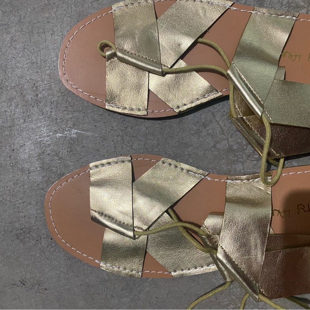 Dirty Laundry Emphasis Women's Sandals Gold STRAPPY Flats Shoes Size 8.5 - Picture 7 of 11